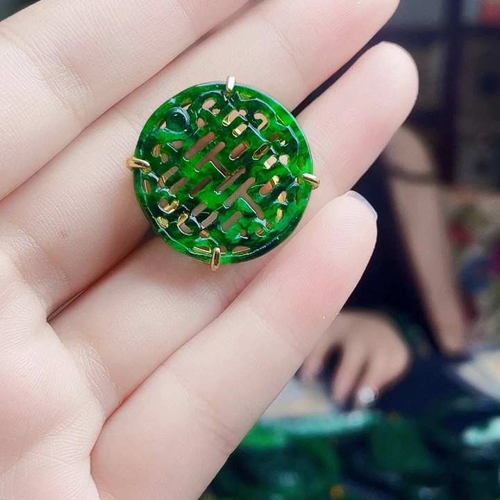 翡翠未镶嵌颈饰多样性