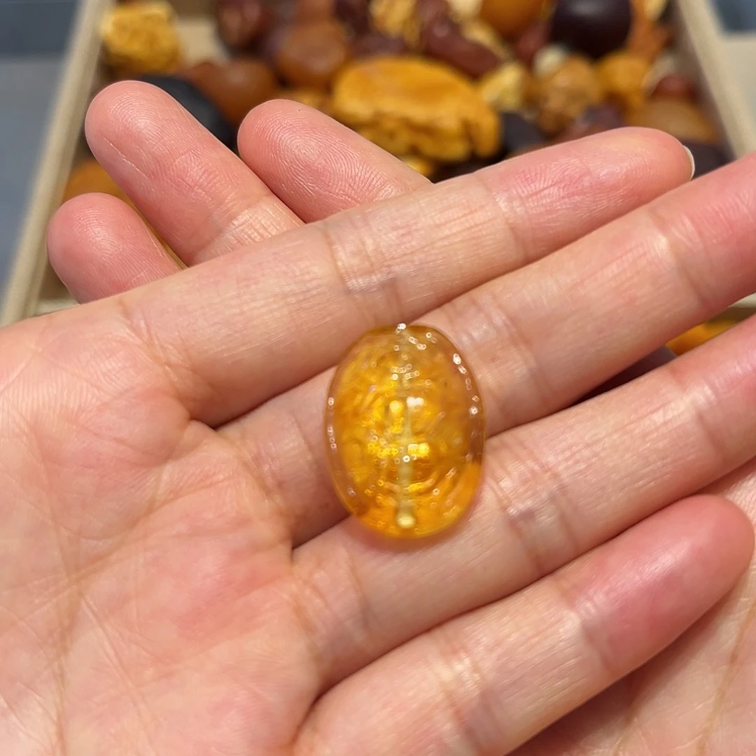 未镶嵌颈饰琥珀富甲