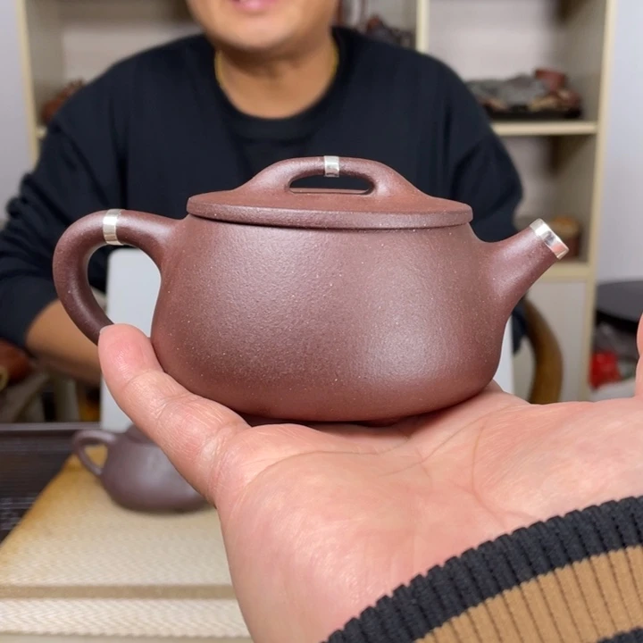 紫砂茶壶影*墨包银广口石瓢