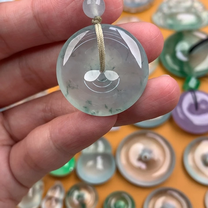 颈饰未镶嵌翡翠…….