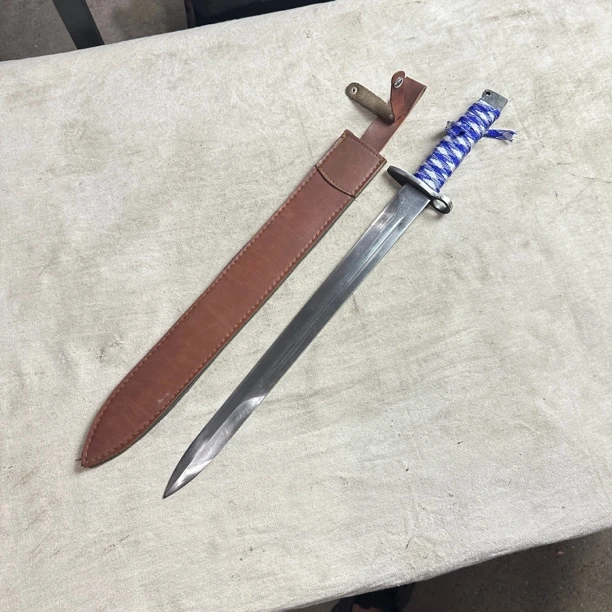 342 龙泉昊天宝剑高猛钢一体三八刺皮鞘未开刃