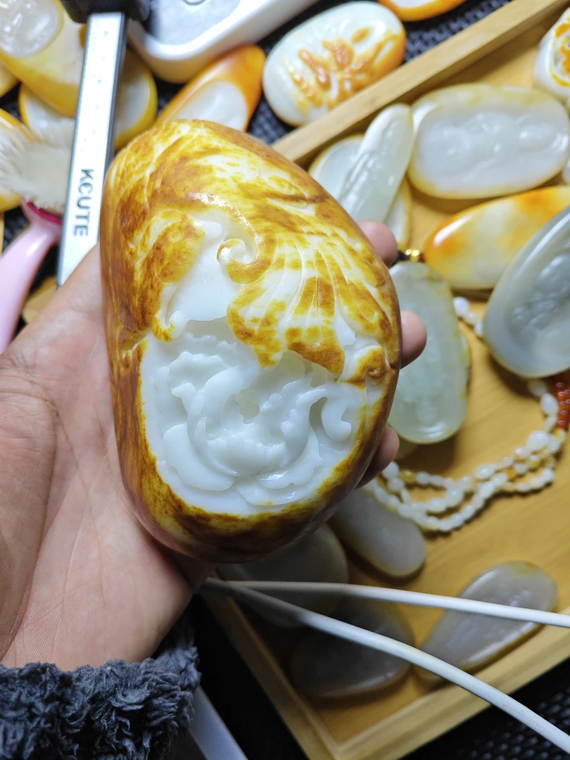 和田玉精品大手把/可当摆件凤凰戏牡丹