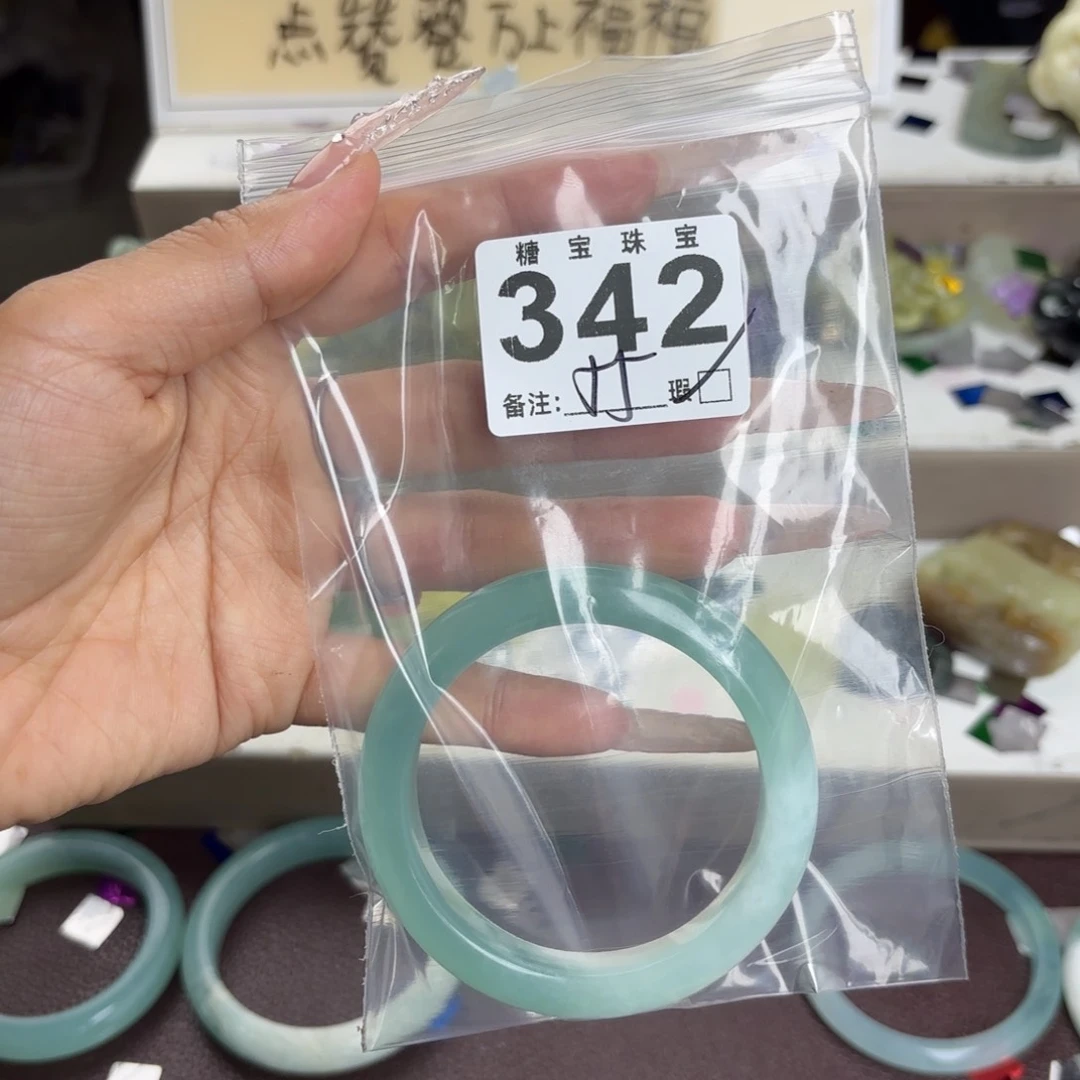 未镶嵌蛇纹石玉手镯十**?