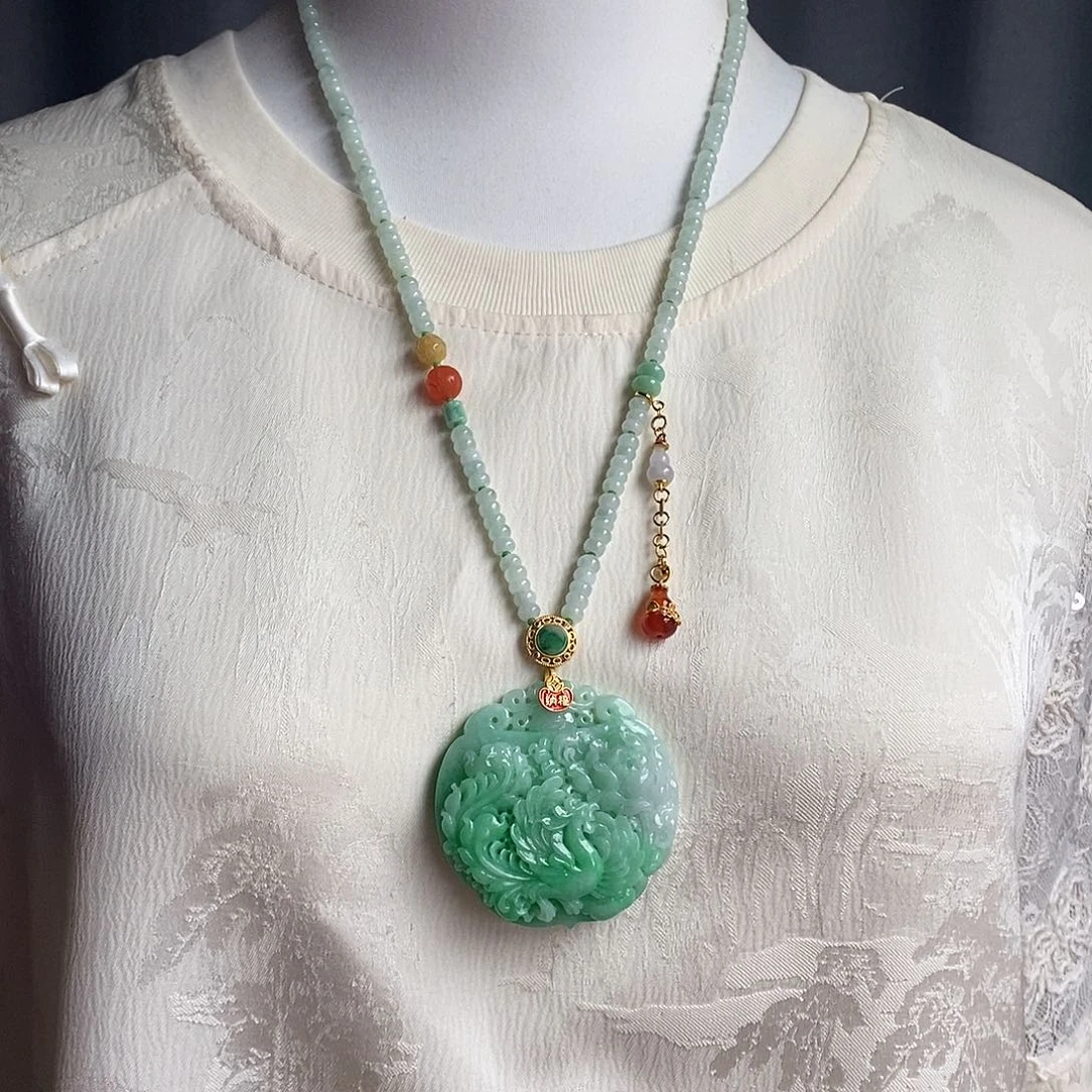 翡翠未镶嵌吊坠(赠链)