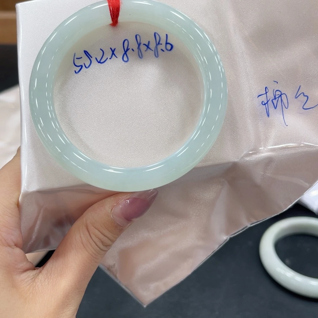 未镶嵌手镯翡翠满***?翡翠