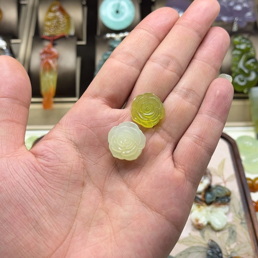 未镶嵌蛇纹石玉颈饰