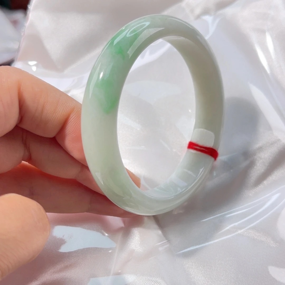 翡翠未镶嵌手镯60有天然石筋白棉无大纹裂48小时鉴赏