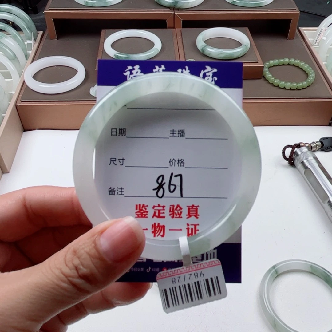 石英质玉手镯未镶嵌2****师