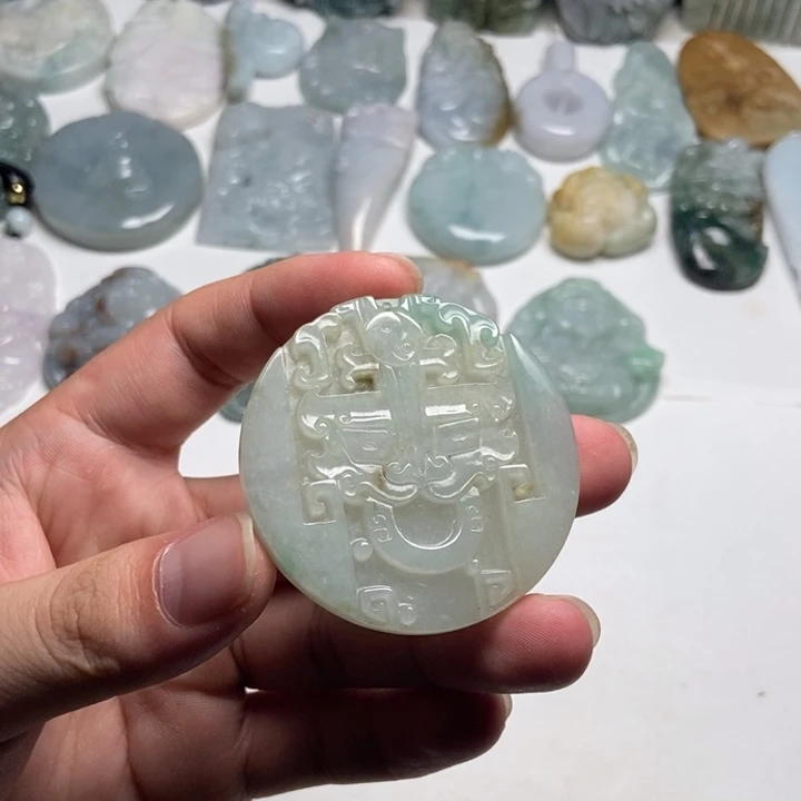颈饰未镶嵌翡翠兽牌25