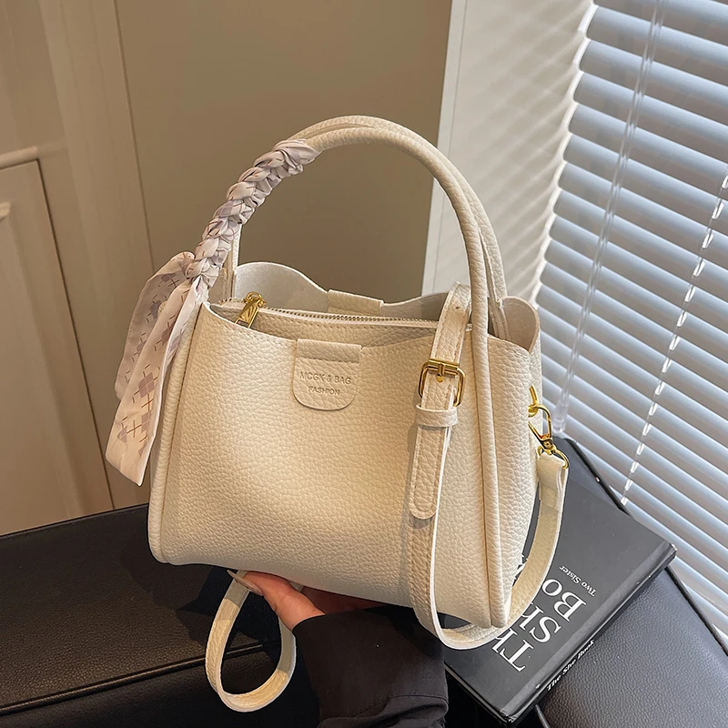 今年流行的包包女式2025新款潮手提水桶包高级感百搭单肩包斜挎包