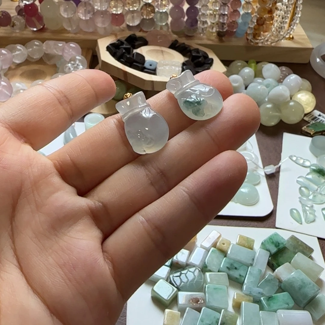 翡翠18K金镶嵌颈饰钱袋子