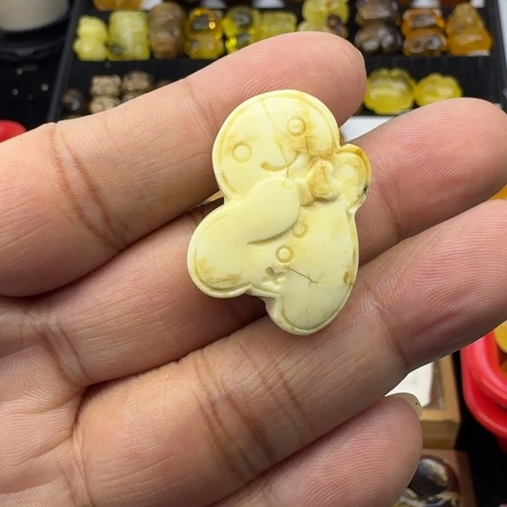蜜蜡未镶嵌颈饰白蜜姜饼人