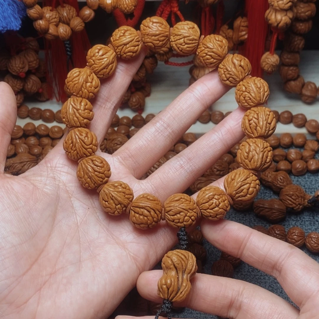 桃核吊坠桃枭手持1