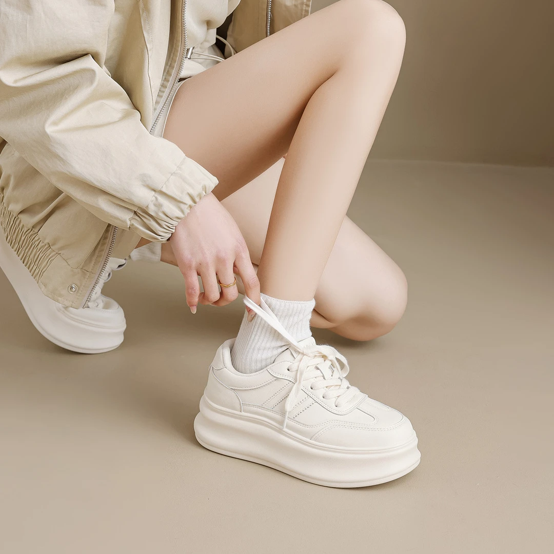 双11华耐厚底板鞋女2025新款百搭增高透气软底舒适休闲运动小白鞋
