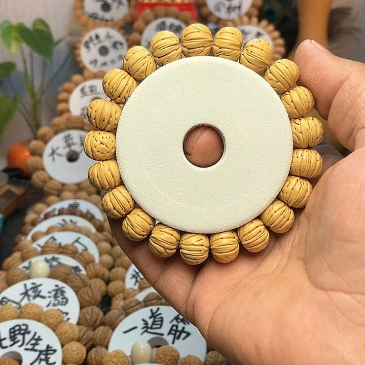 【闪购商品】用****d桃核手串纽扣手串