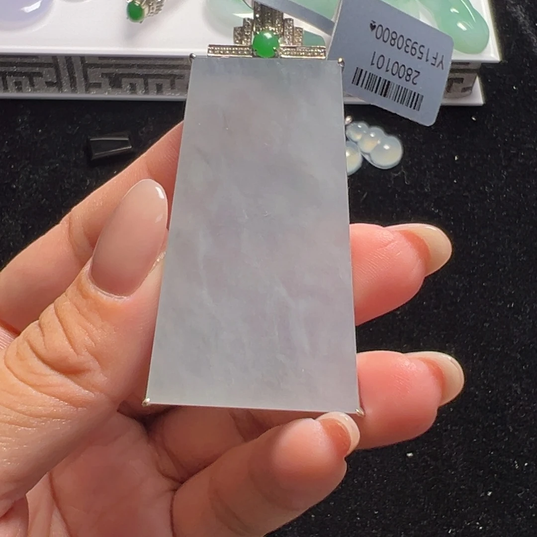 翡翠18K金镶嵌颈饰无事牌