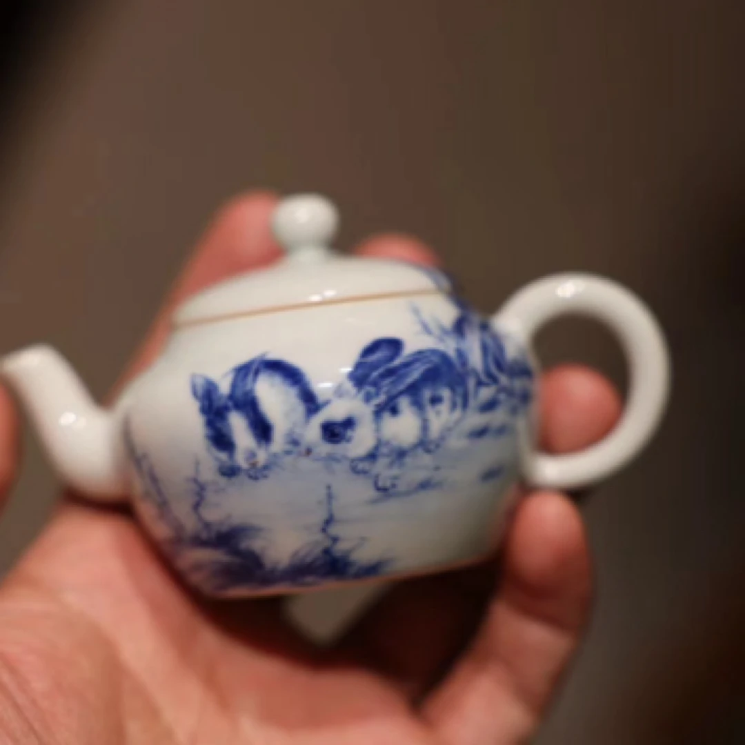 慢生青花双兔小壶