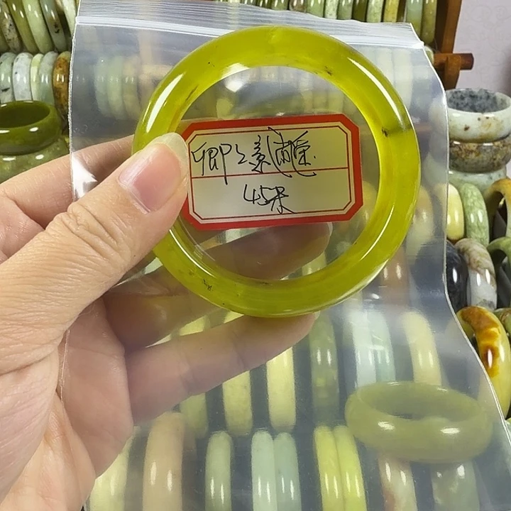 卿***遥蛇纹石玉未镶嵌手镯