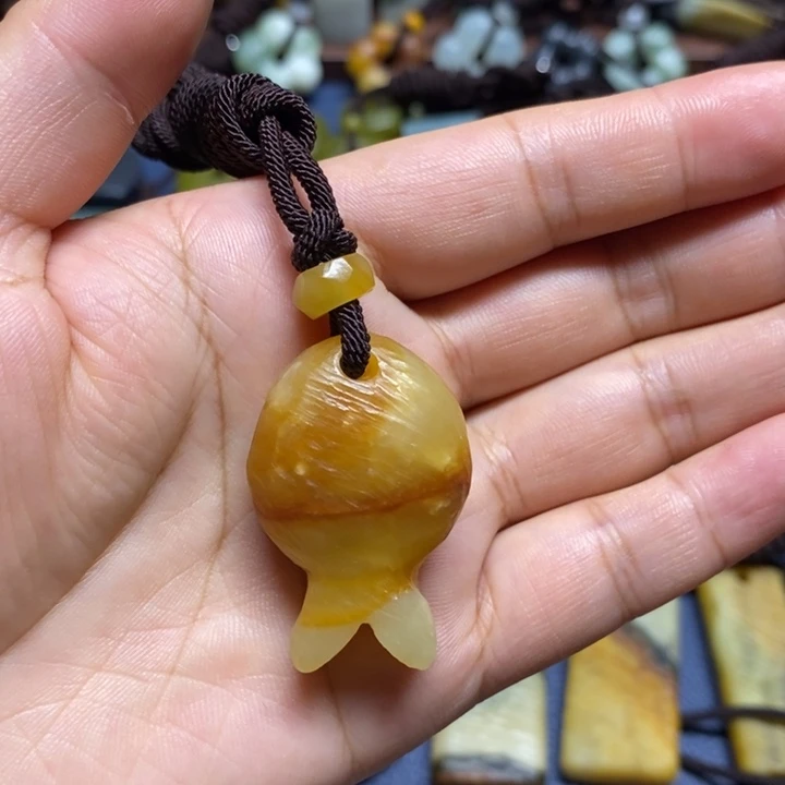 未镶嵌蛇纹石玉颈饰