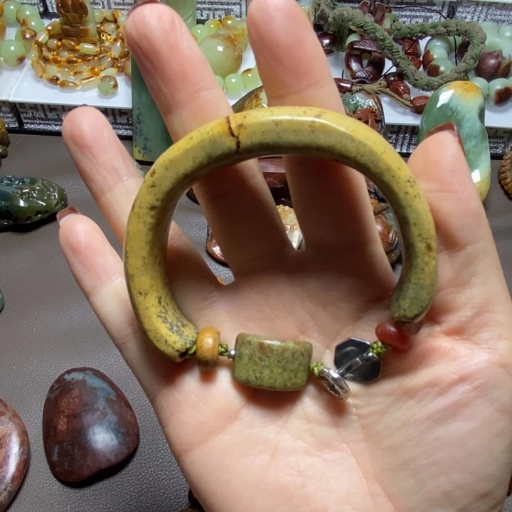 ℳ***⸙未镶嵌岫岩河磨玉（透闪石质玉）珠宝奇石