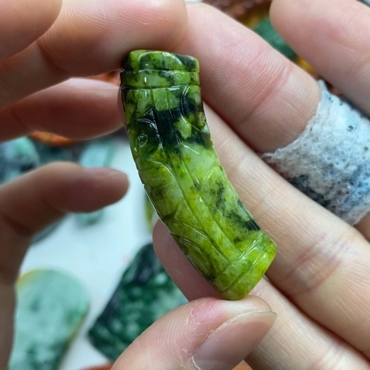 颈饰未镶嵌翡翠吊坠