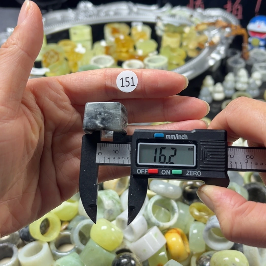 蛇纹石玉未镶嵌戒指