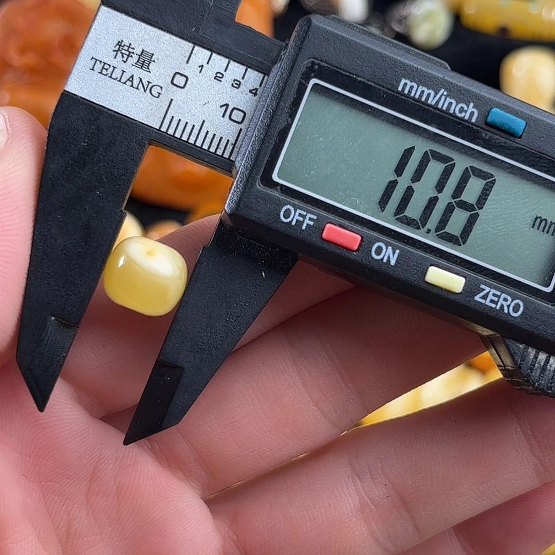 颖***y蜜蜡未镶嵌珠宝奇石