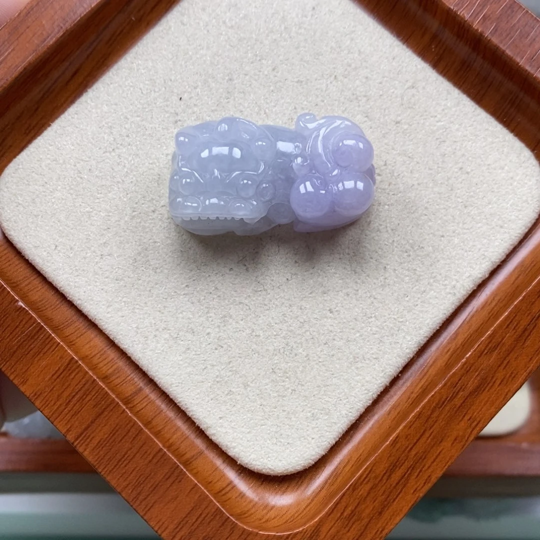 翡翠未镶嵌颈饰霸王貔貅