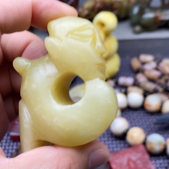 未镶嵌蛇纹石玉颈饰