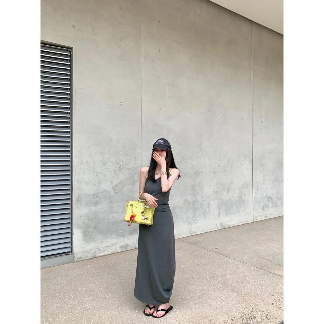区区欧阳吊带连衣裙女夏季新款收腰针织长裙露背衣服裙子