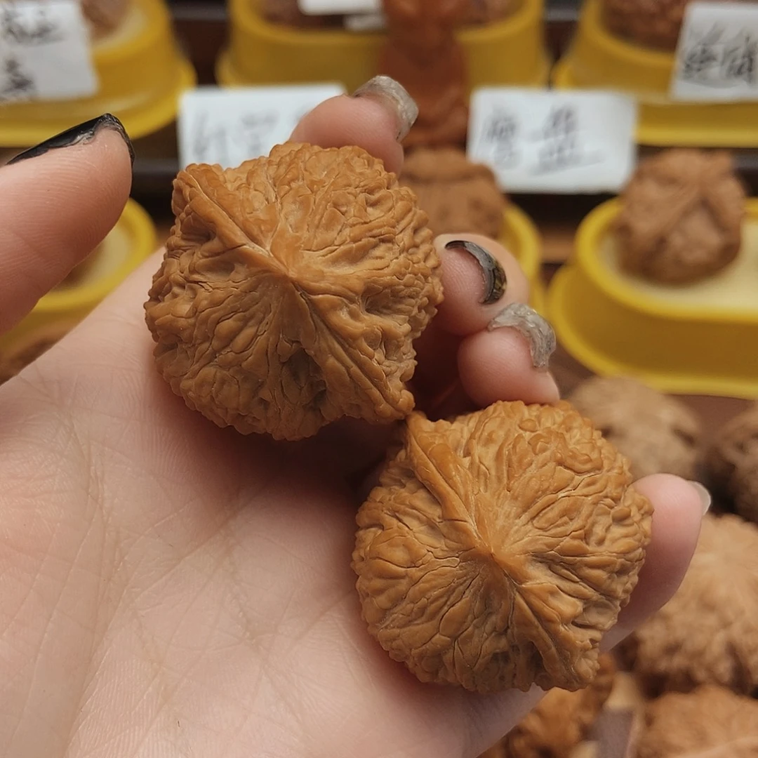把件文玩核桃37绣球