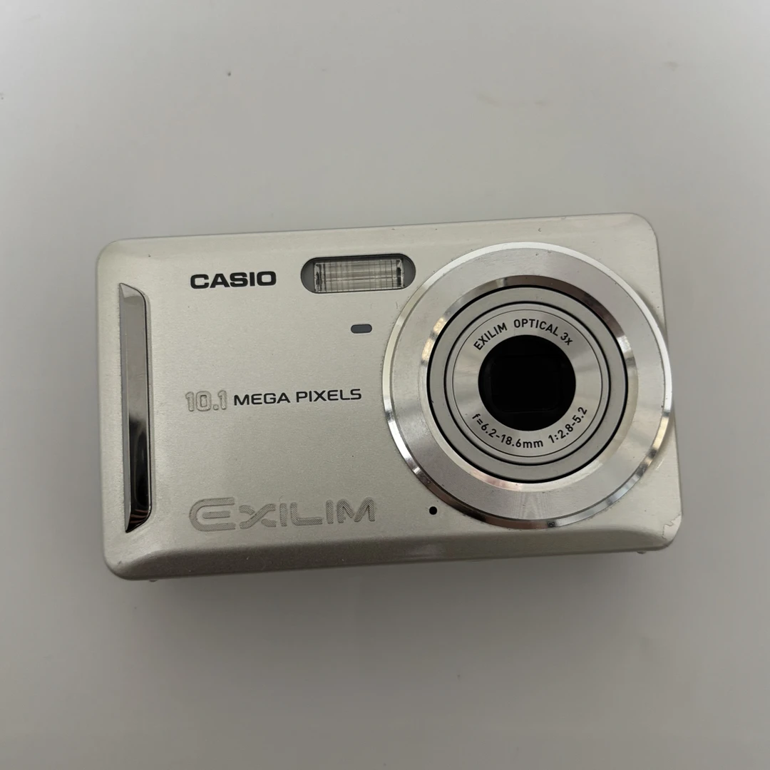 9新 Casio/卡西欧 z9银色福利价冷白ccd带配件