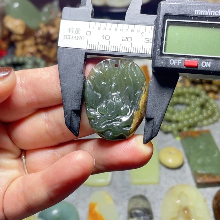【闪购商品】未镶嵌岫岩河磨玉（透闪石质玉）挂件