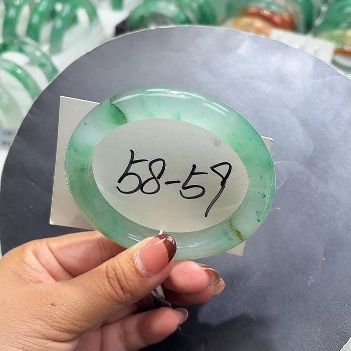 石英质玉（非洲翠）未镶嵌手镯