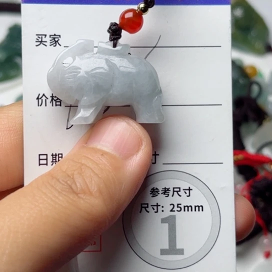 翡翠颈饰未镶嵌象