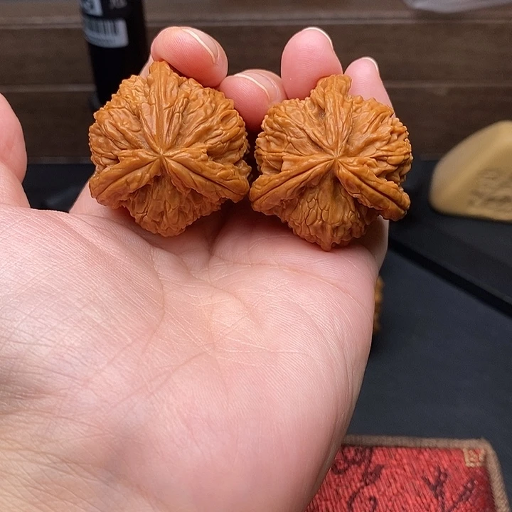 飞***）文玩核桃把件白奔