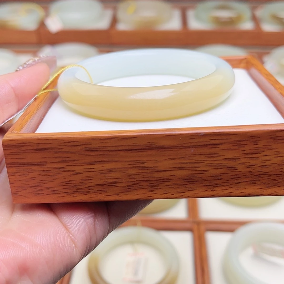 和田玉手镯未镶嵌55.8