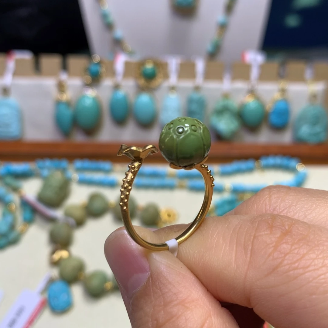 绿松石戒指18K金镶嵌