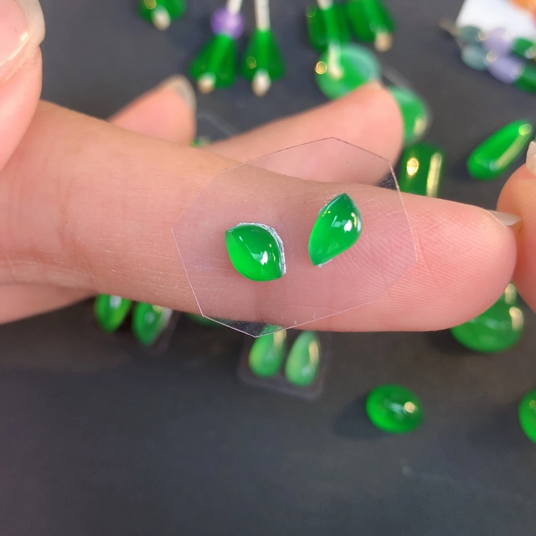 翡翠裸石6.76-4.15-2.88