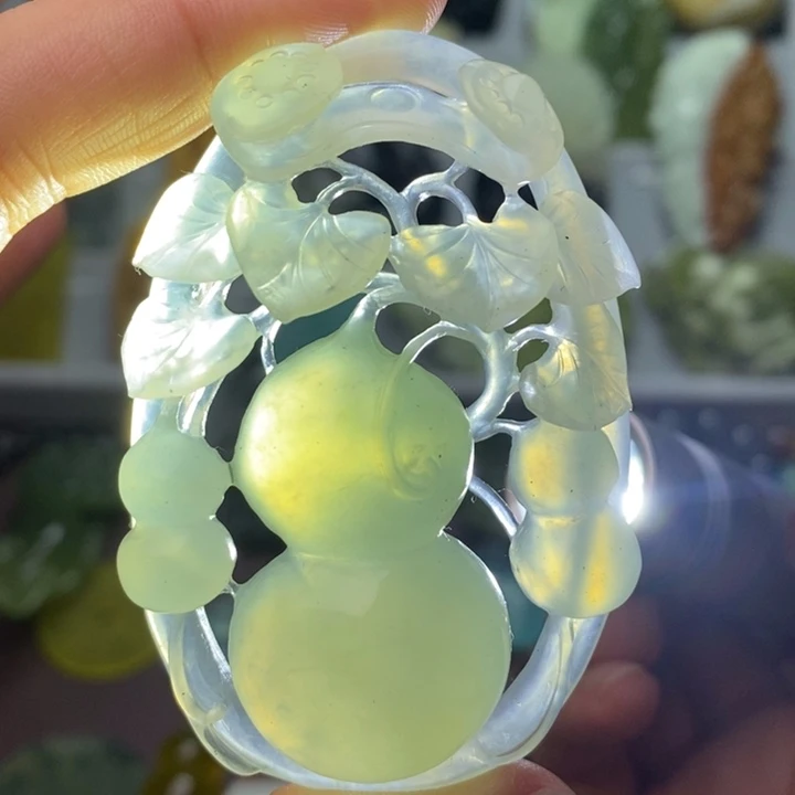 蛇纹石玉未镶嵌颈饰