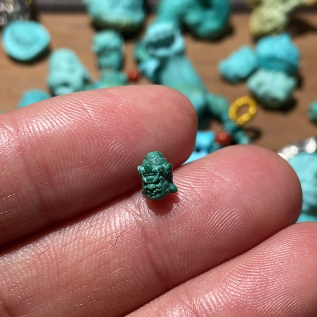 绿松石颈饰未镶嵌