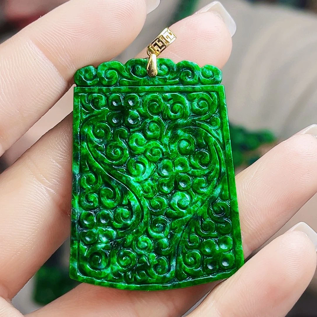 颈饰18K金镶嵌翡翠多样性