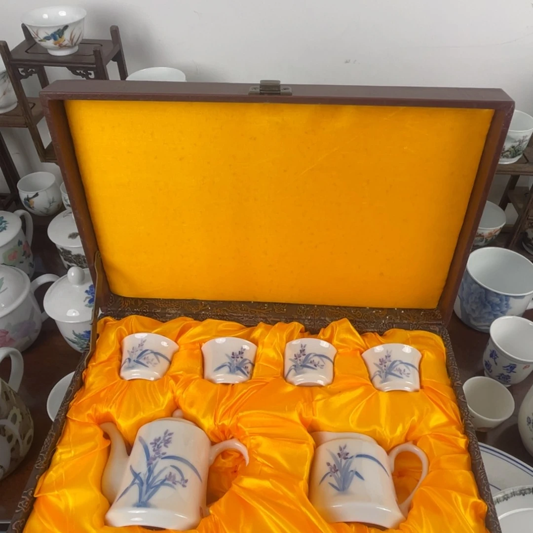 01釉下五彩高温手绘茶具