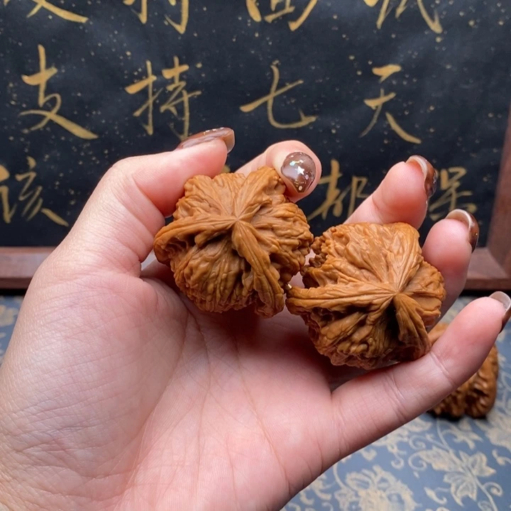 木***天吊坠文玩核桃白狮