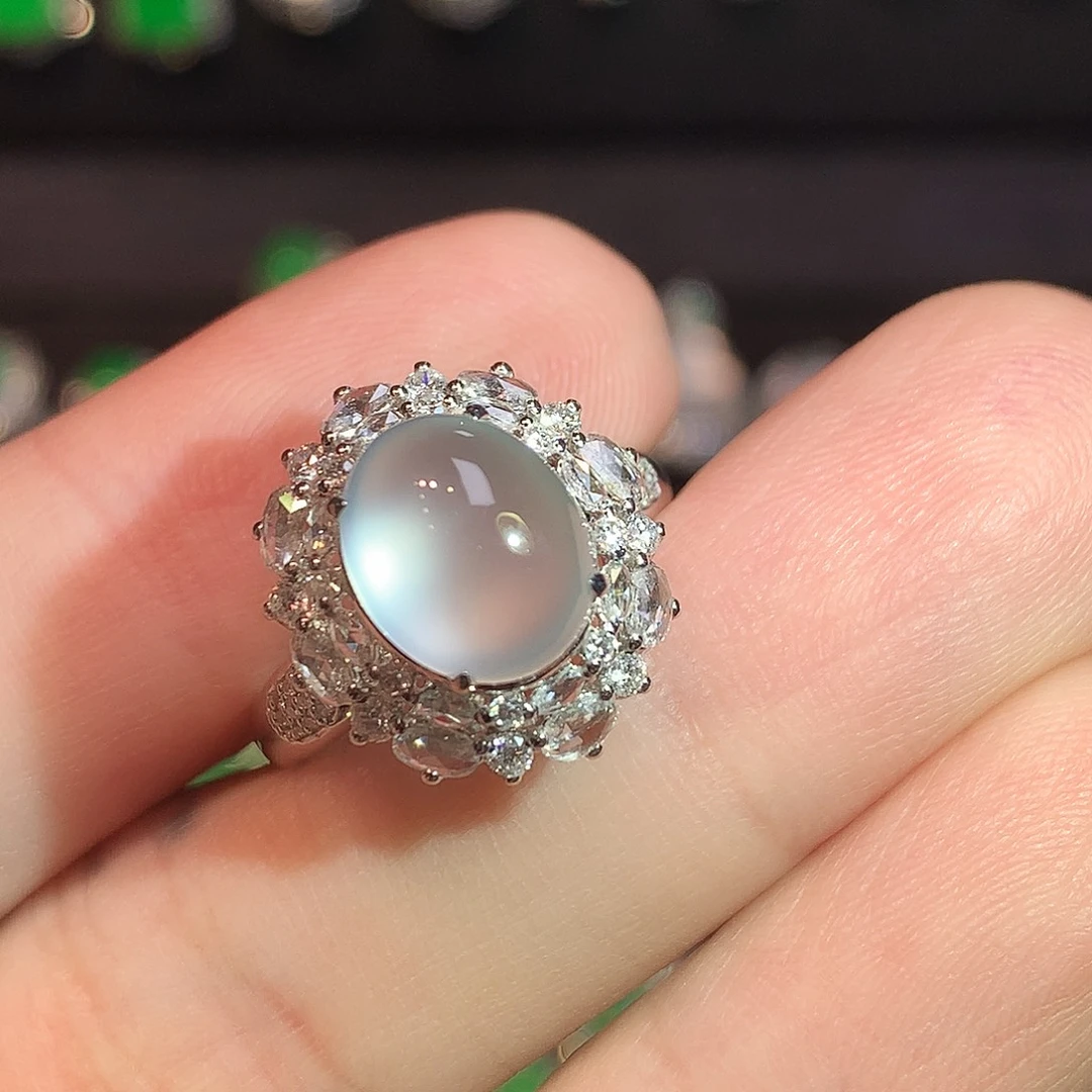 翡翠18K金镶嵌戒指玻璃种茅台白蛋面戒指