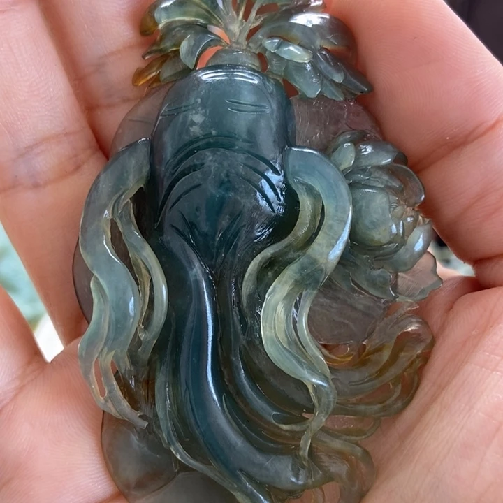 财****蛇纹石玉未镶嵌颈饰