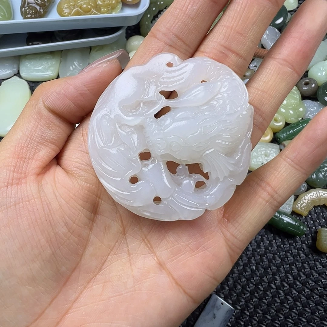 和田玉未镶嵌吊坠(不含链)有纹漏