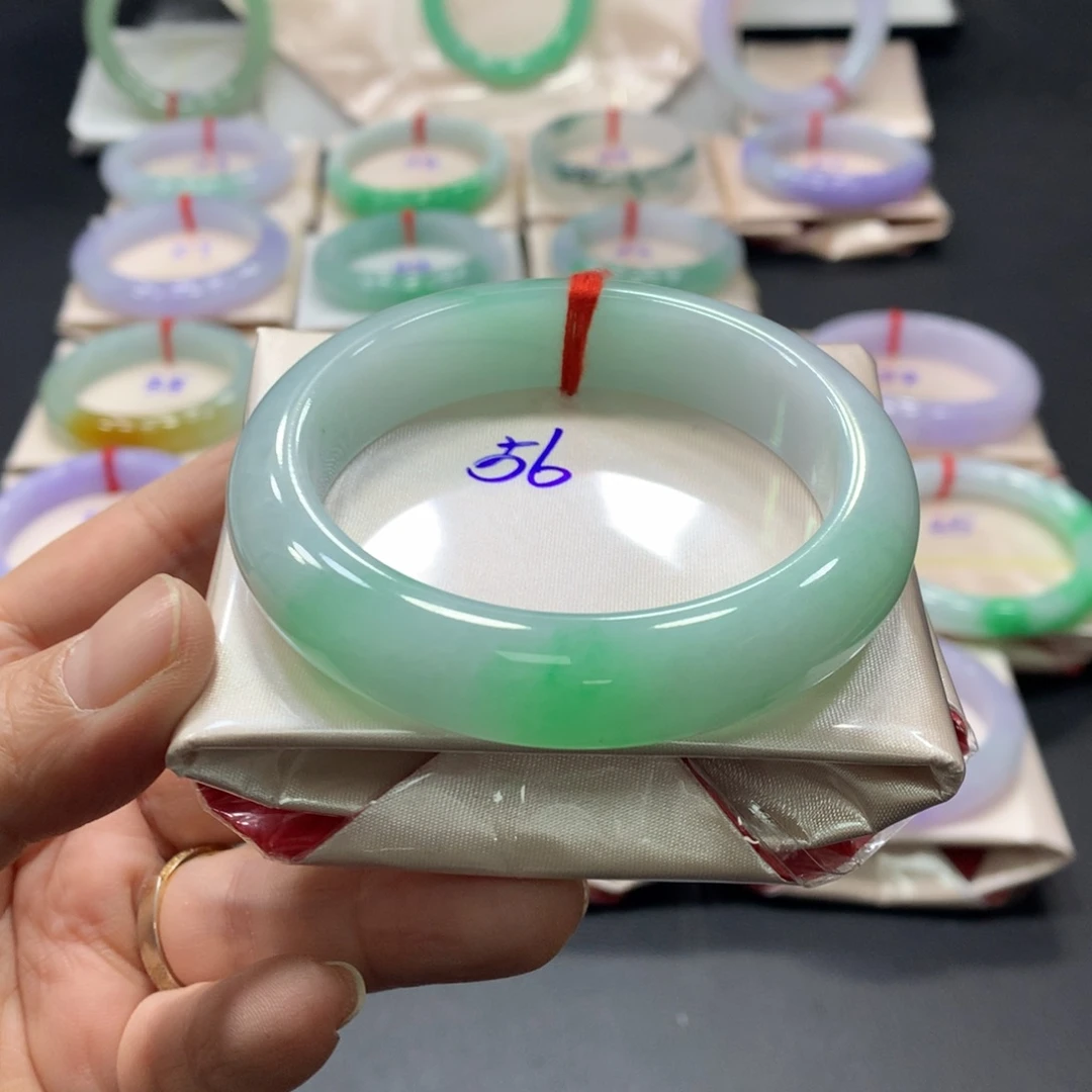 翡翠未镶嵌手镯56圈口