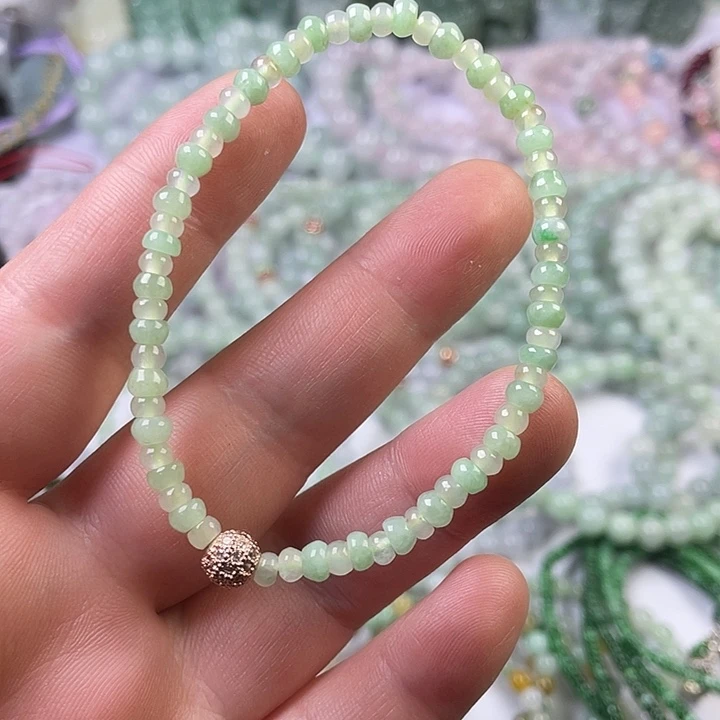 翡翠未镶嵌颈饰珠莲