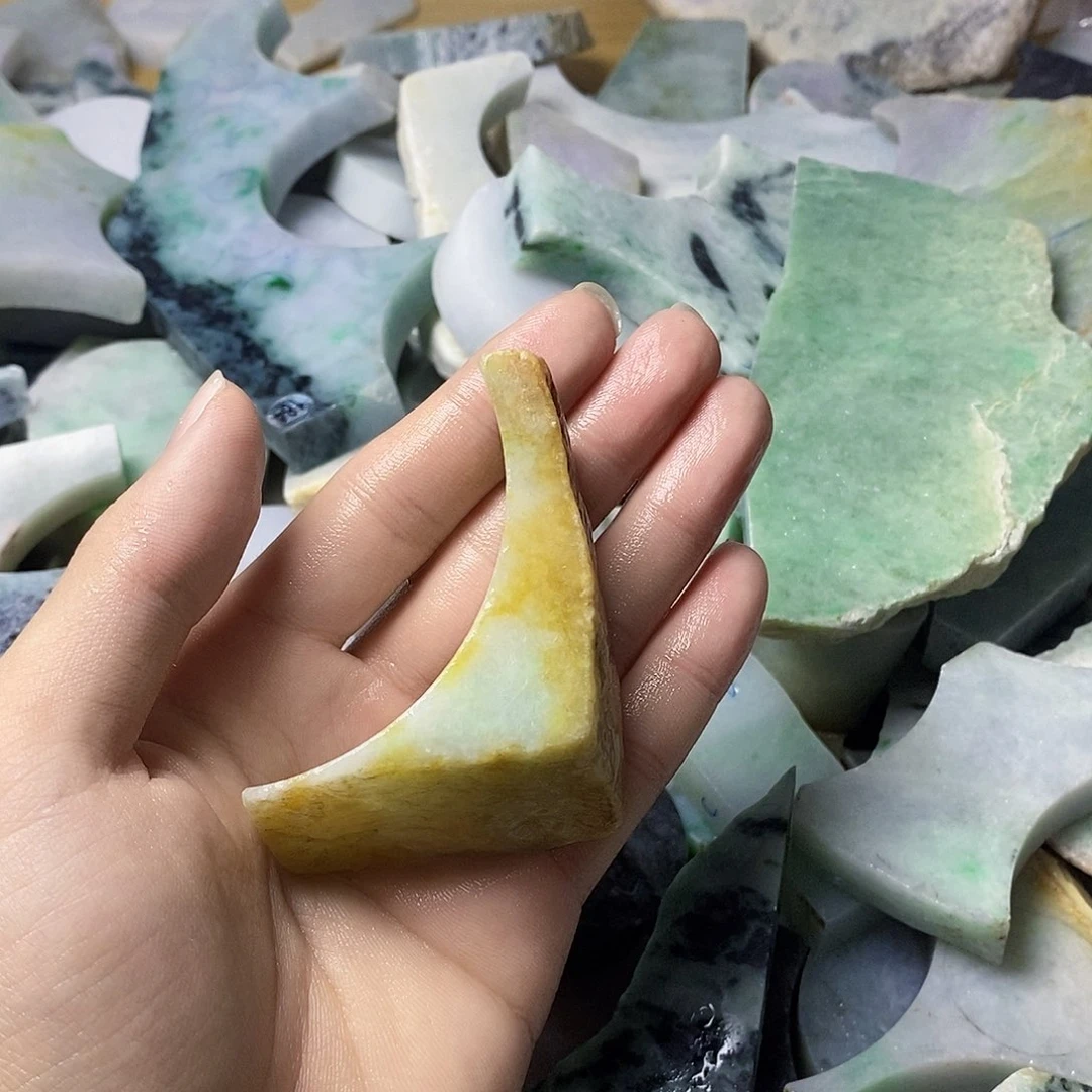 颈饰未镶嵌翡翠花**爱翡翠